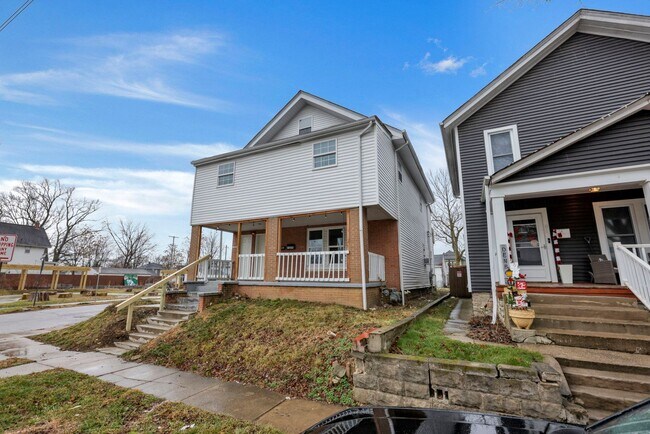 Building Photo - 280 1/2-85-82 S Wheatland Ave