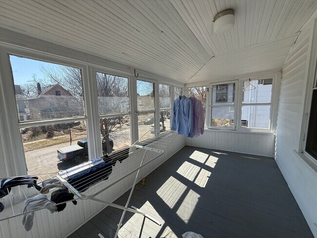 Building Photo - 1675 Van Buren Ave