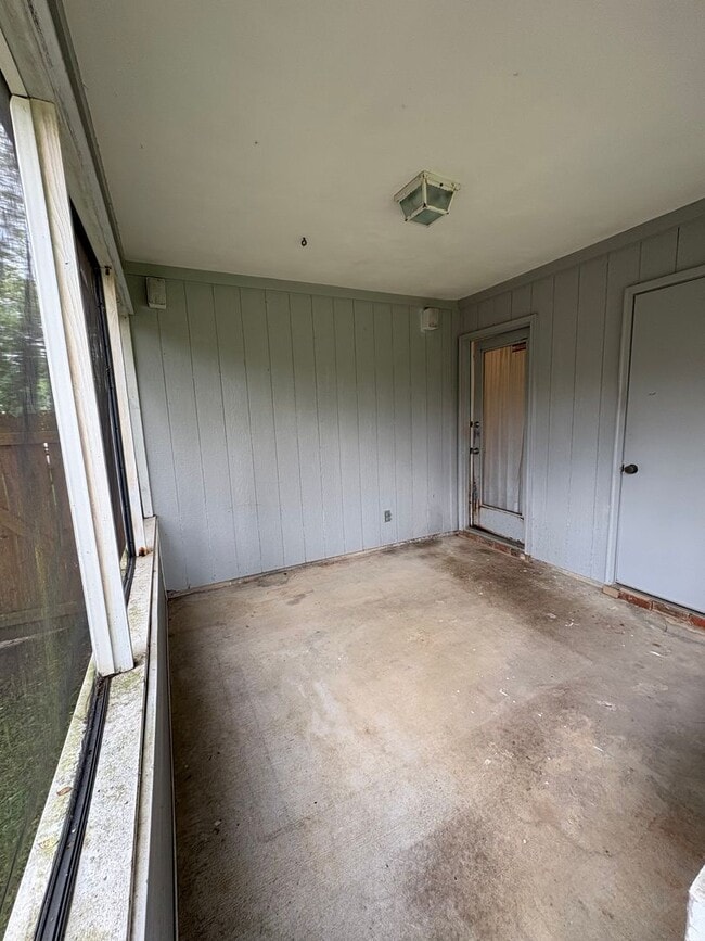 Building Photo - Family Friendly 2 Bedroom Duplex Available In Tallahassee