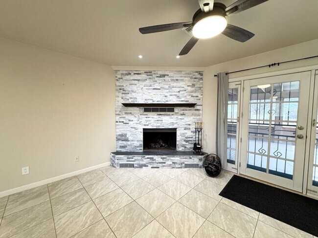 Building Photo - 3BR/2BA/2CG, with DOG RUN 2310 sq.ft. rental in Sierra Vista, AZ