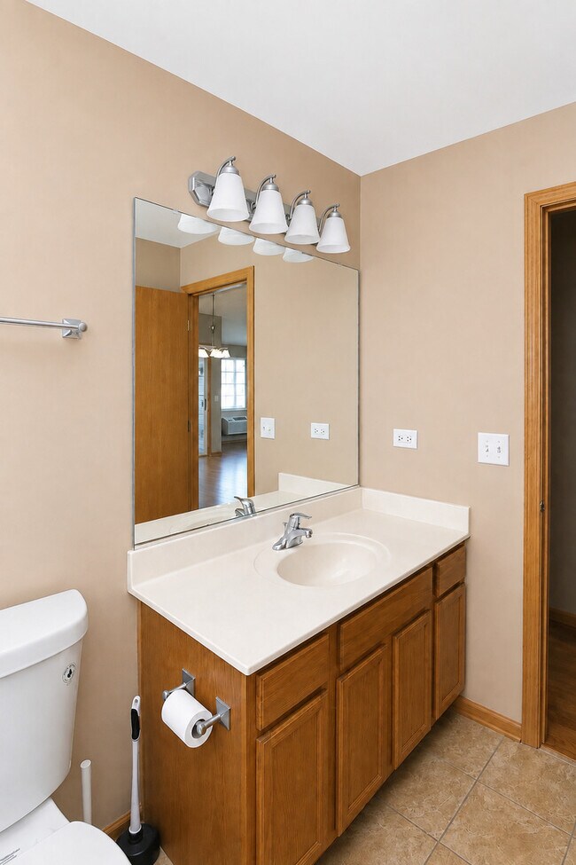 Building Photo - 1623 Silverstone Dr