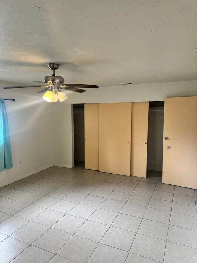 Building Photo - Single Family Home