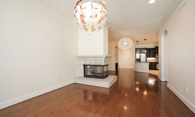 Building Photo - Top-Floor 1-Bedroom Condo in the Heart of Upper Kirby!