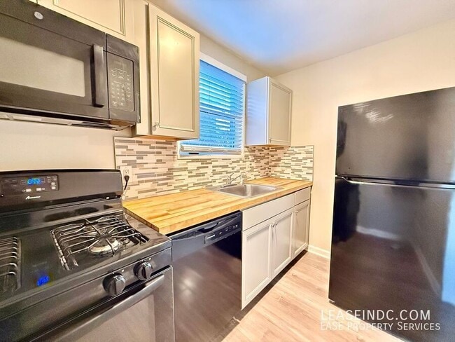 Building Photo - 4407 2nd St NE