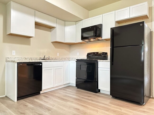 Building Photo - 4 Bedroom Remodeled Home in Chariton