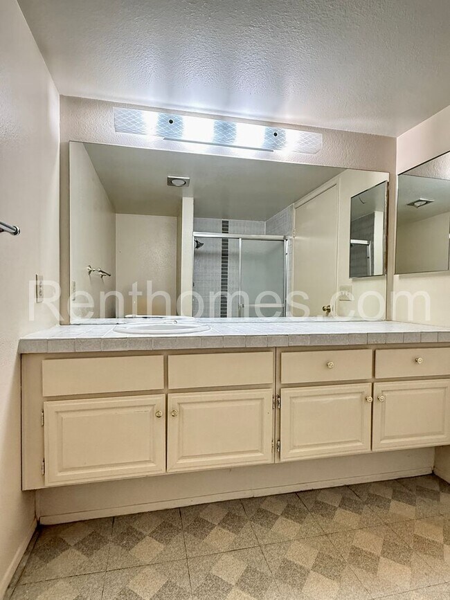 Building Photo - 3847 Camino Lindo