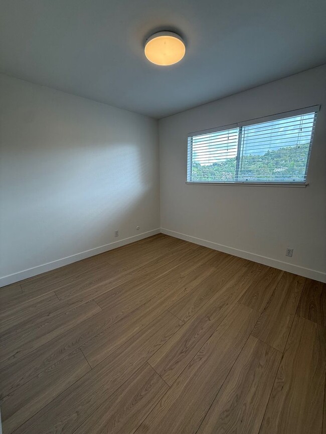 Building Photo - 55-57 Bayo Vista Way