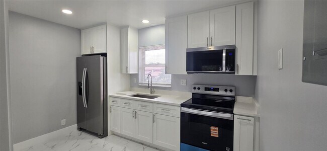 Building Photo - 8606 NW 35th St