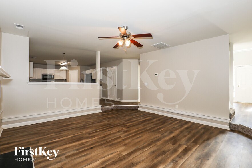 Building Photo - 1119 Oak Hollow Ct