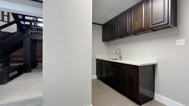 Building Photo - 9220 Rasmus Dr