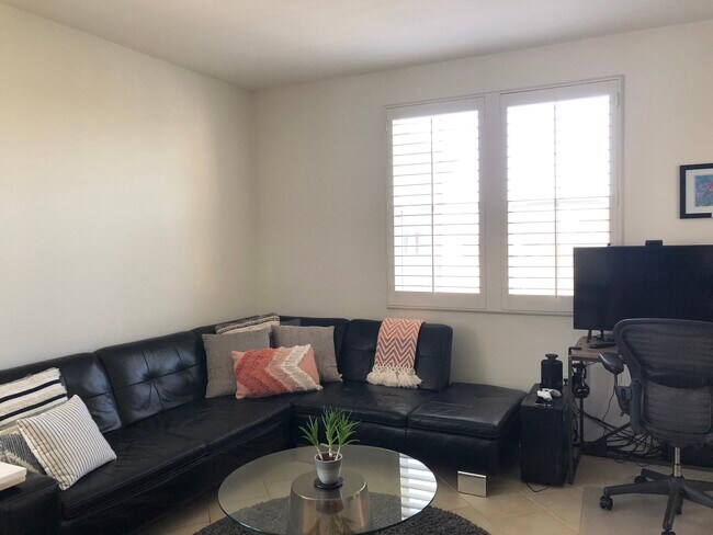 Living Room - 13075 Pacific Promenade