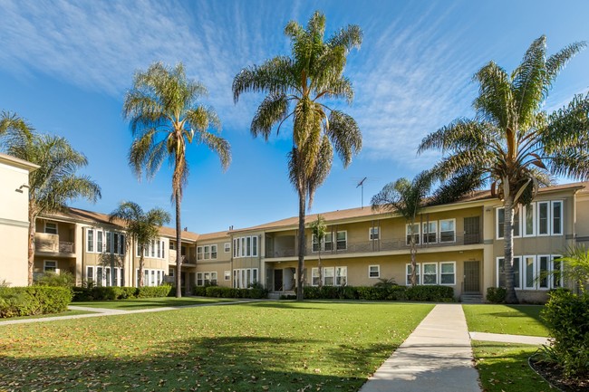 Primary Photo - Baldwin Manor and Windsor Manor Apartments