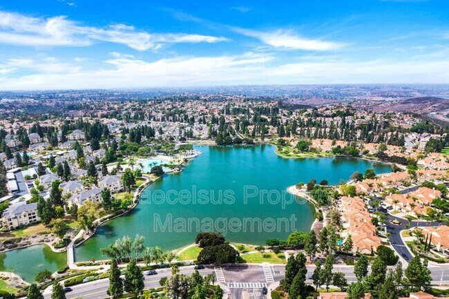 Building Photo - 2035 Lakeridge Cir