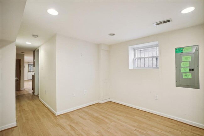 Building Photo - Pet Friendly Luxury DC TH - 3 bed +  3.5 B...