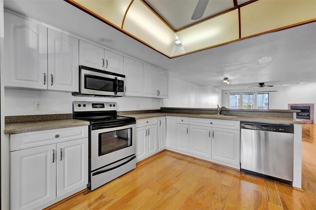 Building Photo - 745 Pinellas Bayway S