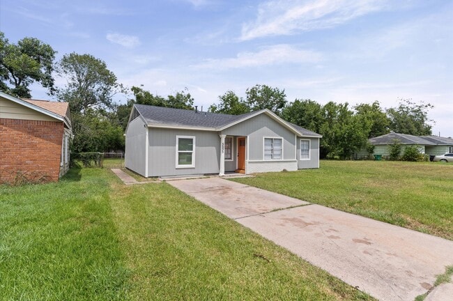 Building Photo - 5535 Lakefield Dr