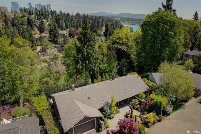 Building Photo - 914 88th Ave NE