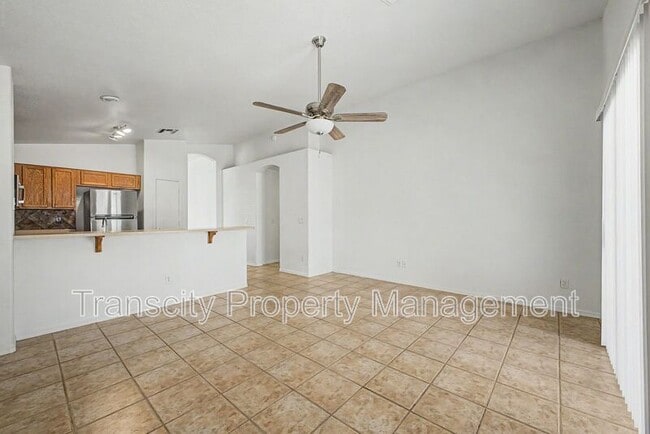 Building Photo - 932 W 19th Ave