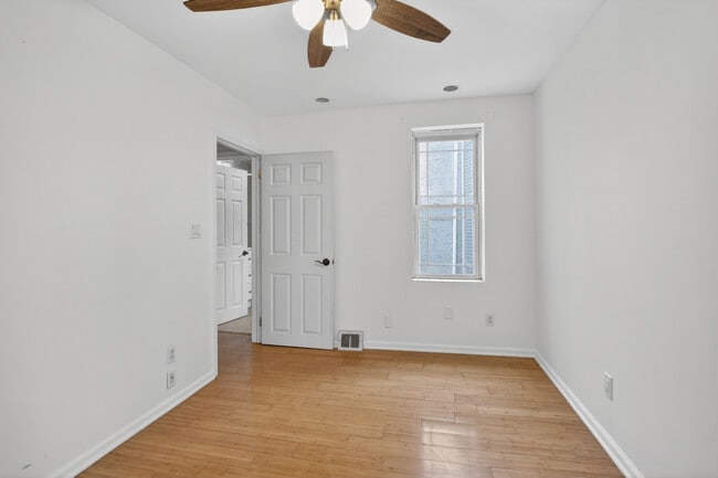 Building Photo - 419 McClellan St