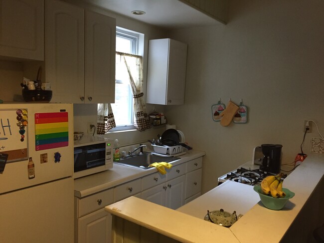 Kitchen - 241 Meyran Ave