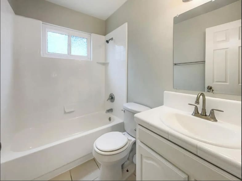 Building Photo - 5921 Hillsdale Blvd