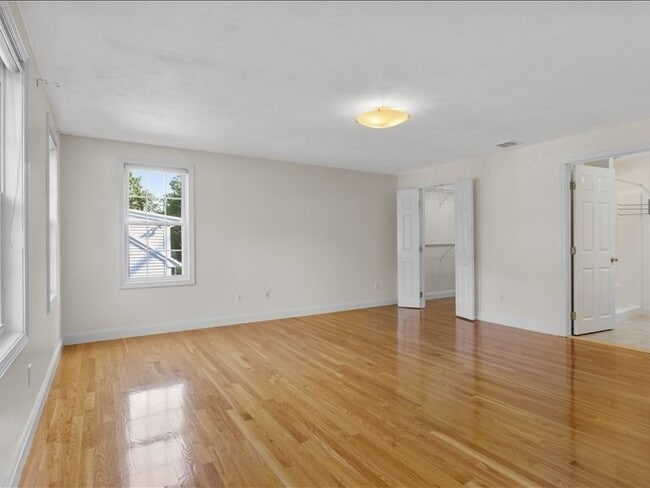 Building Photo - 37 Forest Rd