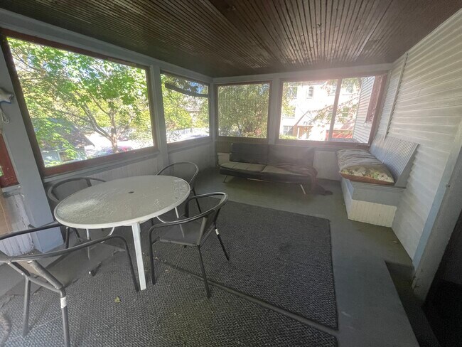Large screened porch - 1028 N Church St