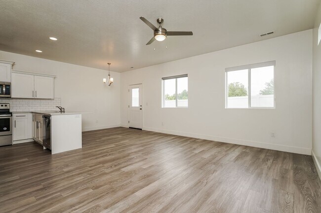 Building Photo - Beautiful 3 Bed, 2.5 Town Home! Available Now! See Our 3D Tour of This Property! Available NOW!