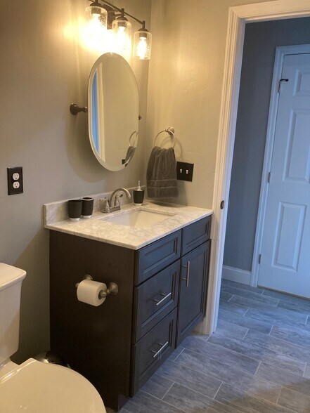 Building Photo - 490 Beechwood Cir