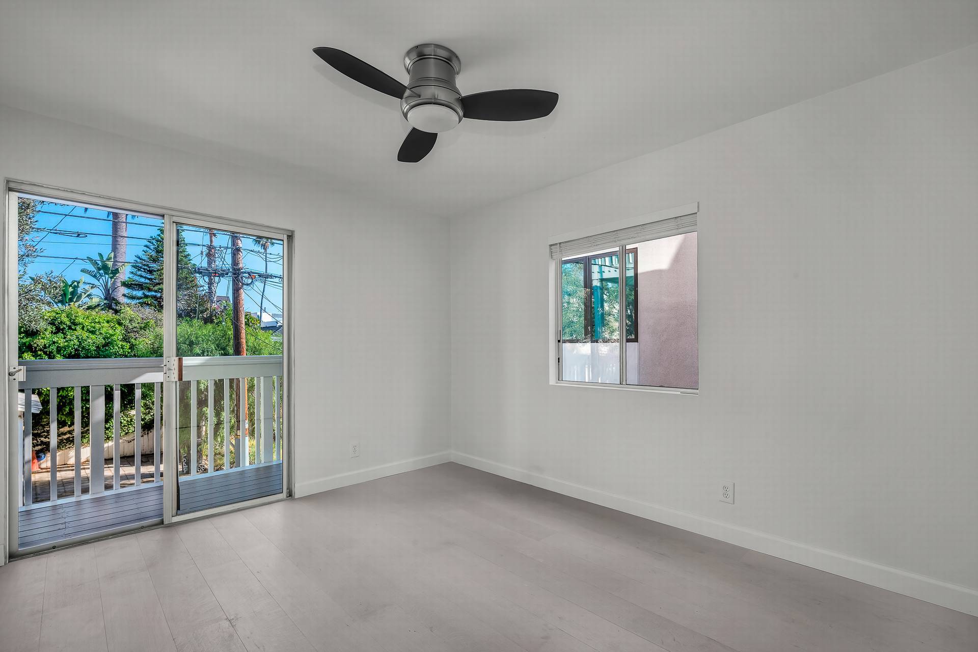 Building Photo - 466 S Venice Blvd