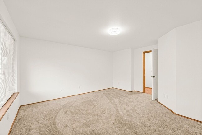Building Photo - Beautiful 3-Bedroom, 2-Bath Home on a Corner Lot in Spanaway