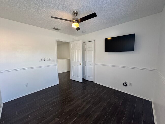 Building Photo - 7237 Bellingham Oaks Blvd