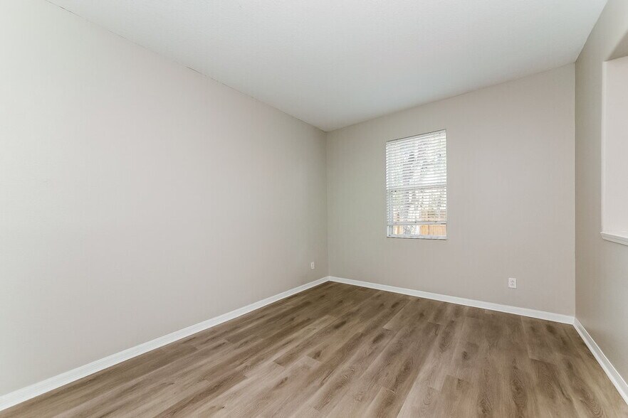 Building Photo - 319 Vine Cliff St