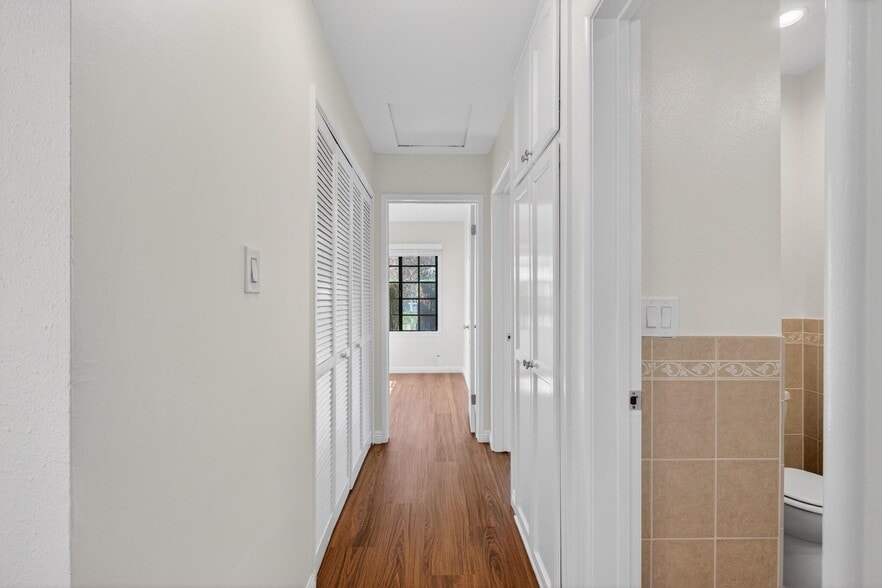 Building Photo - 15202 Florwood Ave