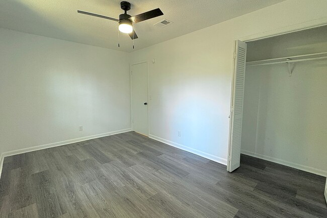 Building Photo - AVAILABLE NOW! (Pet Friendly)