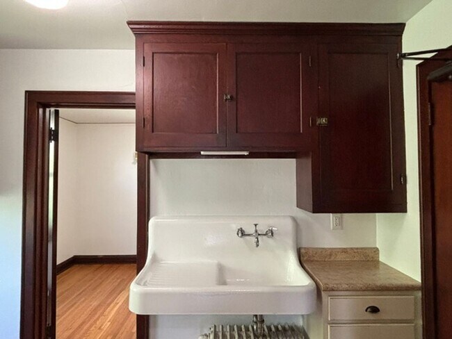 Building Photo - 241 Dayton Ave