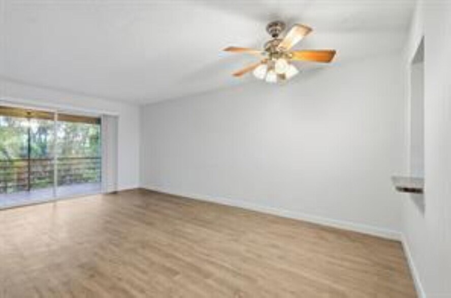 Building Photo - 1400 NE 57th St