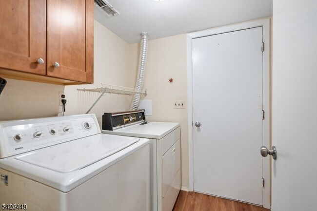 Building Photo - 257 Gemini Dr