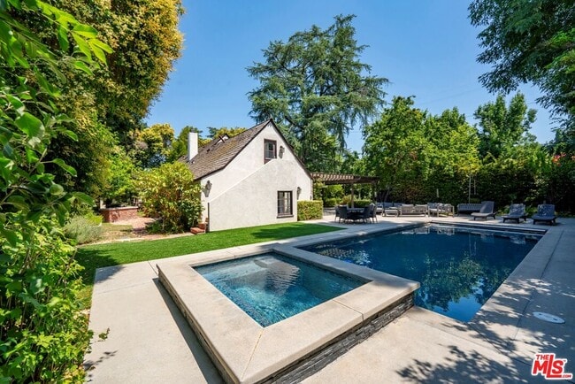 Building Photo - 23057 Sylvan St