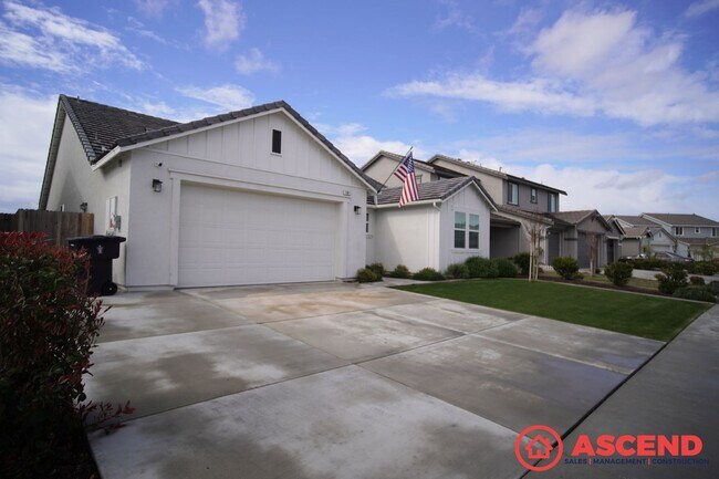 Building Photo - 15811 Santa Clara Ct