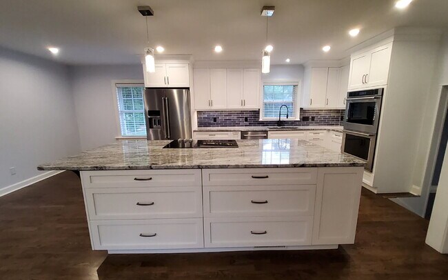 Building Photo - "Charming 3-Bed Oasis with Granite Touches & Cozy Fireplace on Spartan Road!"