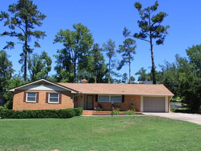 Building Photo - 3 Bedroom 2 bath W/ Bonus In Hammond Hills
