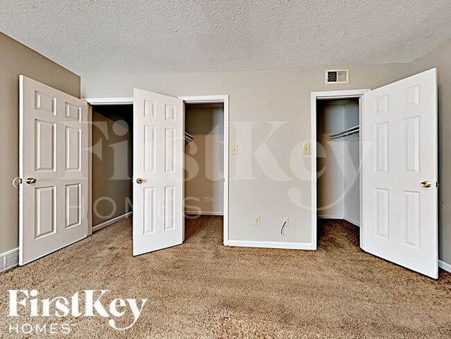 Building Photo - 6773 Rockbrook Dr