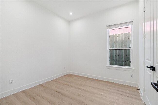 Building Photo - 6528 Weston St