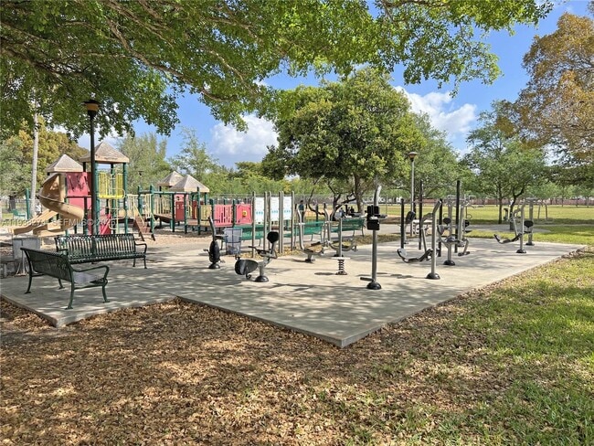 Building Photo - 1331 SW 124th Ct