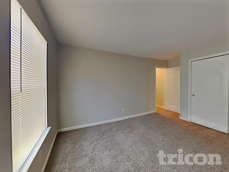 Building Photo - 4040 Dogwood Ln