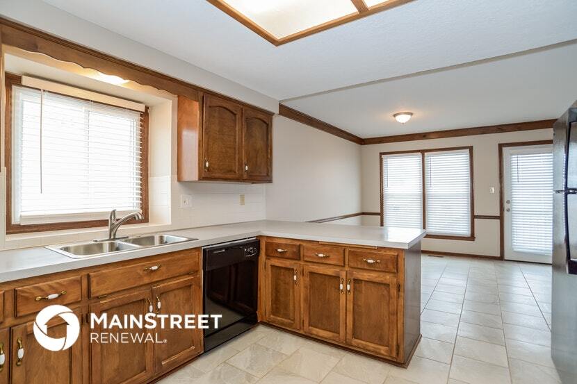 Building Photo - 905 NW Delwood Dr