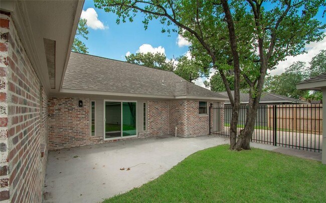 Building Photo - 6810 Northampton Way