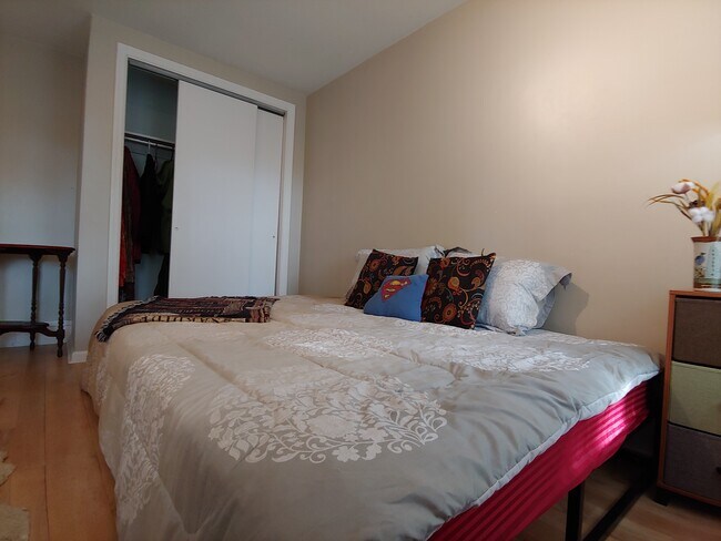 Building Photo - Spring