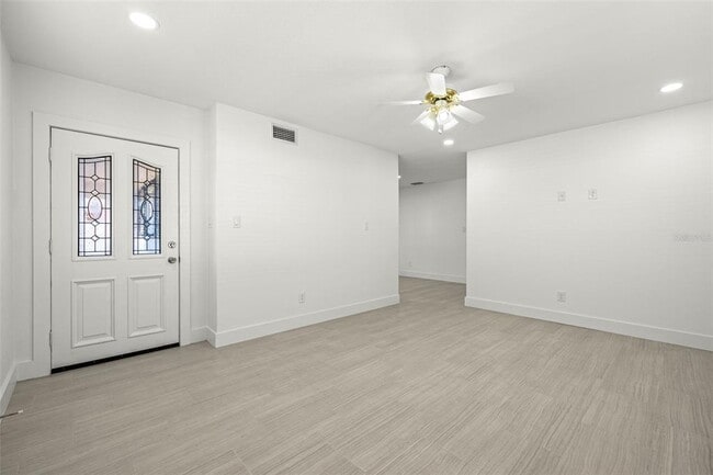 Building Photo - 3114 W Tampa Bay Blvd